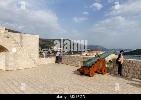 Canon auf der obersten Ebene des Fort Lovrijenac, Dubrovnik, Kroatien. Stockfoto