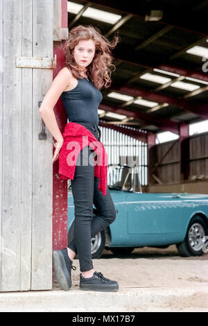 Darsteller Anna Friel am Set von "You Drive Me Crazy' at Plumpton College. Stockfoto