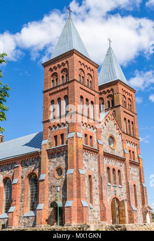 Majestätische Kirche von Gottes Körper aus Stein und Ziegel in Ikazn, Weißrussland Stockfoto