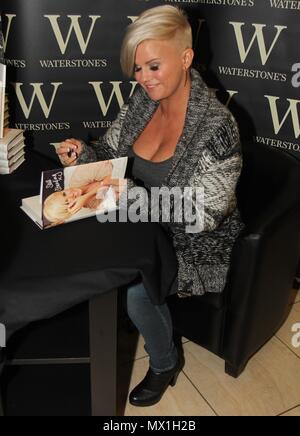 Liverpool, UK, Kerry Katona Autogrammstunde in Birkenhead credit Ian Fairbrother/Alamy Stockfotos Stockfoto