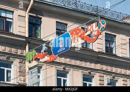 St. Petersburg, Russland - 02 Juni, 2018 Bild vergrößern Der offiziellen Symbol des FIFA World Cup 2018 in St. Petersburg, Russland Stockfoto