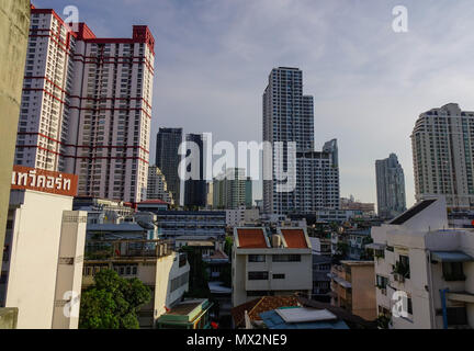 Bangkok, Thailand - 21.April 2018. Moderne Gebäude in Bangkok, Thailand. Bangkok ist das Herz des Landes Investitionen und Entwicklung. Stockfoto