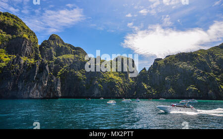 Phuket, Thailand - 26.April 2018. Marine von der Insel Phuket, Thailand. Phuket liegt an der Westküste von Thailand in der Andamanensee. Stockfoto