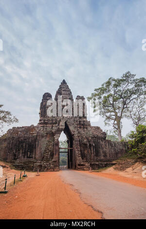 SIEM REAP - Januar 03, 2015: Südtor Angkor Thom in der Nähe von Am 03 Januar, 2015 in Siem Reap, Kambodscha. Stockfoto