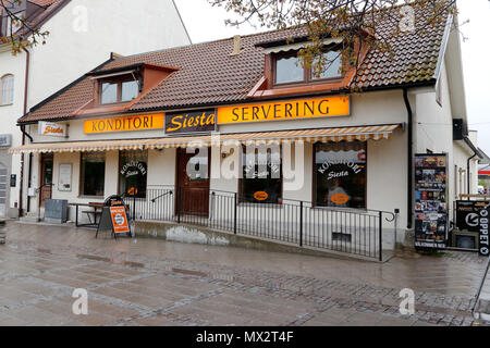 Visby, Schweden - 15. Mai 2016: Außenansicht von Siesta ist der Konditor in der Stadt Visby. Stockfoto