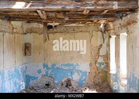 Zimmer in Ruinen abgebrochen Stockfoto