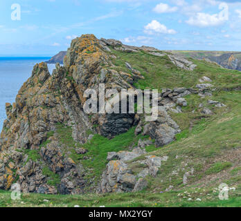 Teil der zerklüftete Landschaft an der Küste von Lizard Point in Cornwall. Stockfoto