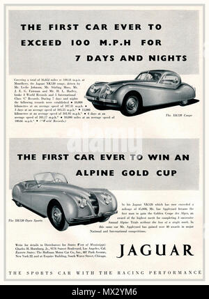 1950 Vintage Werbung für Jaguar XK 120 Super Sportwagen Coupé und öffnen Sport "Die schnellste Produktion Sportwagen der Welt, zunächst auf 100 km/h Für 7 Tage und Nächte Endurance Rennen. Die herausragendsten Auto seiner Generation entwickelt und in Großbritannien Großbritannien gebaut Stockfoto