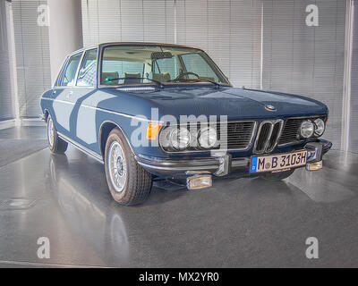 München, Deutschland - 8 April 2017: 1975 BMW 3,3 Li im BMW Museum. Stockfoto