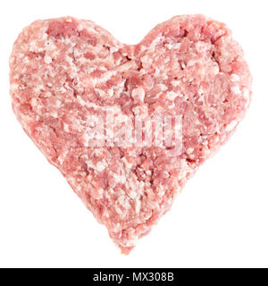 Rohes rotes Fleisch Burger für Hamburger in Form von Herz auf weißem Hintergrund. Ansicht von oben. Stockfoto