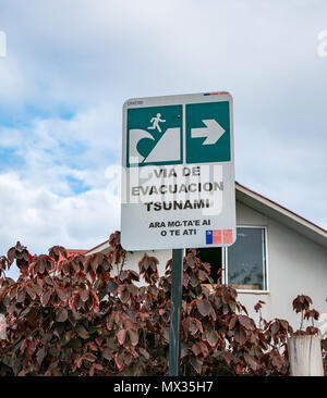 Fluchtweg Anmelden bei einem tsunami Welle, Hanga Roa, Rapa Nui, Chile Stockfoto