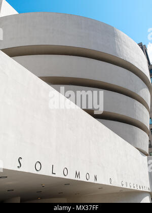 New York City, USA, April 2018: Das Guggenheim Museum im Central Park Stockfoto