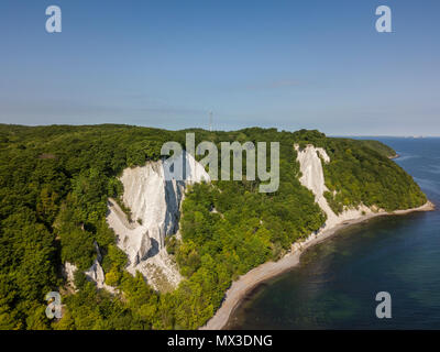 Der Königsstuhl oder Könige Stuhl, den bekanntesten Kreidefelsen im Nationalpark Jasmund, Deutschland Stockfoto