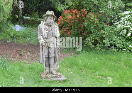 Statue von Edie Ochiltree, ein Charakter in Sir Walter Scott's 1816 Roman, der Antiquar, auf dem Gelände von Abbotsford, Heimat von Sir Walter Scott auf Banken Stockfoto