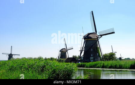 Die wunderbare Windmühlen von Kinderdijk Niederlande. Stockfoto