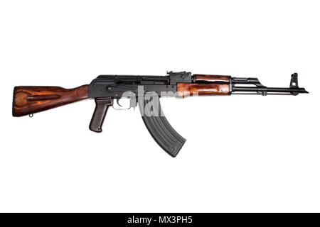 AKM (avtomat Kalashnikova) Kalaschnikow Sturmgewehr auf Weiß Stockfoto