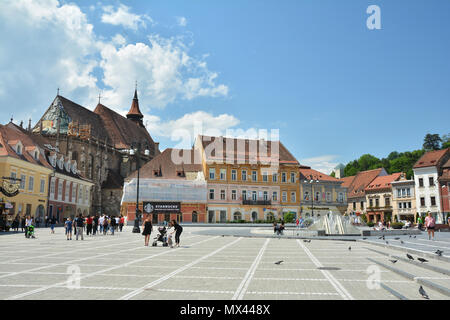 BRASOV, Rumänien - Mai, 2018. Brasov Rat Square, erstaunliche Touristen Attraktion in Brasov, Rumänien. Stockfoto