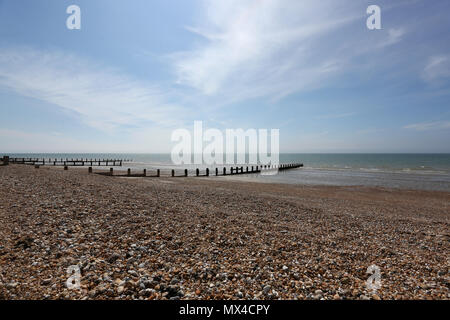 Allgemeine Aussicht auf den Strand von Chichester, West Sussex, UK. Stockfoto