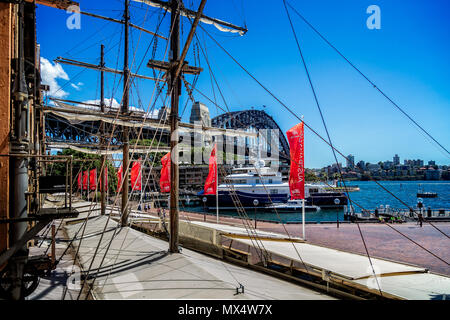 Die Sydney Harbour Bridge, von den Felsen in Sydney, NSW, Australien am 7. Januar 2015 getroffen Stockfoto