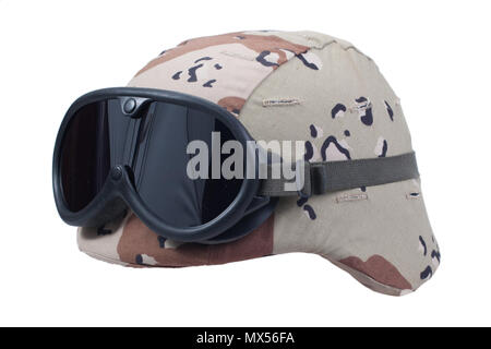 Us army Kevlar Helm mit einer Desert camouflage Cover und Schutzbrille Stockfoto