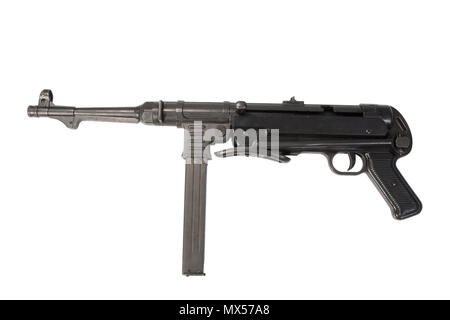 MP40 Maschinenpistole auf weißem Hintergrund Stockfoto