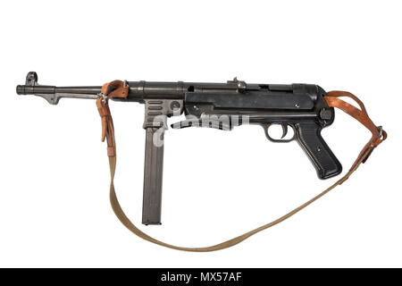 MP 38/40 Maschinenpistole auf weißem Hintergrund Stockfoto