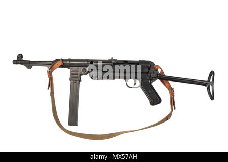 MP 38/40 Maschinenpistole auf weißem Hintergrund Stockfoto