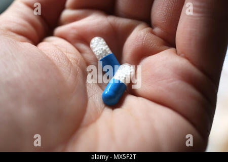 Allgemeine Ansichten von Ibuprofen Tabletten in Chichester, West Sussex, UK. Stockfoto