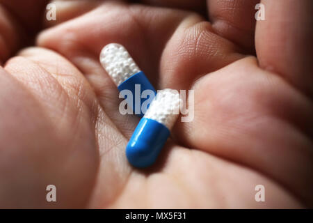 Allgemeine Ansichten von Ibuprofen Tabletten in Chichester, West Sussex, UK. Stockfoto