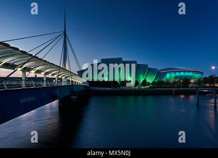 Ein Blick auf das beleuchtete SEC nahe Zentrum und siehe Hydro in Glasgow. Stockfoto