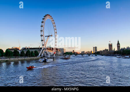 London, Großbritannien. 16 Mai, 2018. Das London Eye auf der Themse. Credit: Alexandr Gusew/Pacific Press/Alamy leben Nachrichten Stockfoto