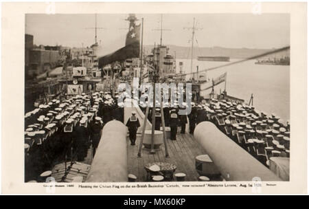 . Español: IZANDO LA BANDERA CHILENA EN EL EX-BARCO DE GUERRA "Kanada", AHORA LLAMDO 'ALMIRANTE LATORRE', 01.08.1920. 19 September 2013, 14:31:34 unbekannte Fotos, Postkarten 110 Canada-Latorre Stockfoto