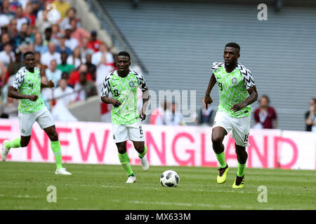 Wembley Stadion, London, UK. 2 Jun, 2018. John ogu von Nigeria (19), die in Aktion. Fußball International freundlich, England v Nigeria im Wembley Stadion in London am Samstag, den 2. Juni 2018. Dieses Bild dürfen nur für redaktionelle Zwecke verwendet werden. Nur die redaktionelle Nutzung, eine Lizenz für die gewerbliche Nutzung erforderlich. Keine Verwendung in Wetten, Spiele oder einer einzelnen Verein/Liga/player Publikationen. pic von Andrew Obstgarten / Andrew Orchard sport Fotografie/Alamy leben Nachrichten Stockfoto