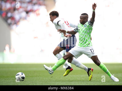 London, Großbritannien. 2. Juni 2018. Dele Alli (L) von England Mias mit Ogenyi Onazi Nigerias während der internationalen Fußball-Match im Wembley Stadion in London, Großbritannien am 2. Juni 2018. England gewann 2-1. Credit: Han Yan/Xinhua/Alamy leben Nachrichten Stockfoto