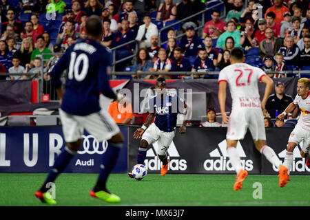 Foxborough Massachusetts, USA. 2. Juni 2018. New England Revolution vorwärts Cristian Penilla (70) in Action während der MLS-Spiel zwischen den New York Red Bulls und den New England Revolution im Gillette Stadium in Foxborough Massachusetts. Die Revolution besiegen die Red Bulls 2-1. Eric Canha/CSM/Alamy leben Nachrichten Stockfoto