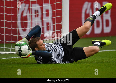 Manuel Neuer (goalwart GER), Parade, Aufwärmen, Aktion, Single Action, Single Shot, ausgeschnitten, vollen Körper geschossen, die ganze Figur. Fußball Laenderpiel, Freundschaftsspiel, Österreich (AUT) - Deutschland (GER) 2-1, am 02.06.2018 Wörthersee Stadion in Klagenfurt/Österreich | Verwendung weltweit Stockfoto
