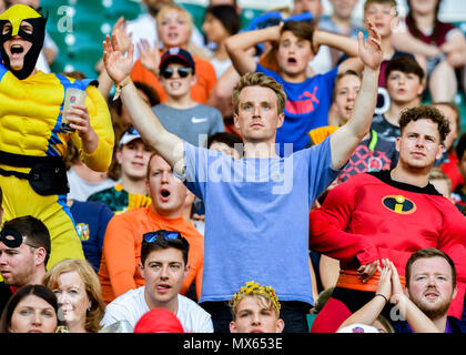 London, Großbritannien. 2 Jun, 2018. Die Fans während der HSBC World Rugby Sevens Serie London, Twickenham Stadium am Samstag, den 02. Juni 2018. ENGLAND, LONDON. Credit: Taka G Wu Credit: Taka Wu/Alamy leben Nachrichten Stockfoto