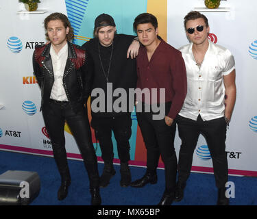 Los Angeles, USA. 02 Juni, 2018. (L - R) Ashton Irwin, Michael Clifford, Calum Haube und Lukas Hemmings von 5 Sekunden der Sommer kommt für die iHeartRadio KIIS FM Wango Tango von AT&T an Banc von Kalifornien Stadion am Samstag, 2. Juni, in Los Angeles, Kalifornien 2018. Credit: Foto Access/Alamy leben Nachrichten Stockfoto