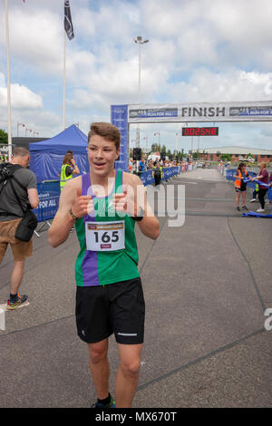 Derby, Vereinigtes Königreich, 3. Juni 2018: Runner #165 Jack Raine, Gewinner des 2018 Asda Stiftung Family Fun Run, Kredit: Gareth Tibbles Credit: Gareth Tibbles/Alamy leben Nachrichten Stockfoto