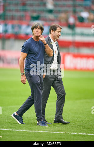 Klagenfurt, Deutschland. 2 Jun, 2018. Strecken zwischen Österreich und Deutschland, Fußball, Klagenfurt, Juni 02, 2018 DFB, headcoach, nationalcoach, Joachim Jogi Löw, Löw, Franco Foda, Trainer AUT, ÖSTERREICH - DEUTSCHLAND 2-1 Fußball Freundschaftsspiel, Klagenfurt, Österreich, Juni 02, 2018, Saison 2017/2018 © Peter Schatz/Alamy leben Nachrichten Stockfoto