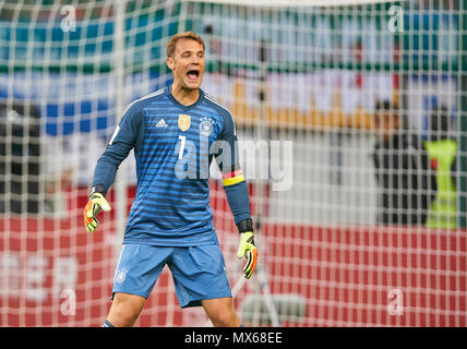 Klagenfurt, Deutschland. 2 Jun, 2018. Strecken zwischen Österreich und Deutschland, Fußball, Klagenfurt, Juni 02, 2018 Manuel Neuer, DFB 1 Das 1:0 fiel, weinte, Aktion, ÖSTERREICH - DEUTSCHLAND 2-1 Fußball Freundschaftsspiel, Klagenfurt, Österreich, Juni 02, 2018, Saison 2017/2018 © Peter Schatz/Alamy leben Nachrichten Stockfoto