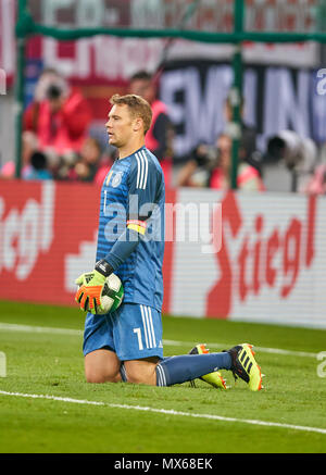 Klagenfurt, Deutschland. 2 Jun, 2018. Strecken zwischen Österreich und Deutschland, Fußball, Klagenfurt, Juni 02, 2018 Manuel Neuer, DFB 1 Das 1:0 fiel, fängt den Ball, Aktion, ÖSTERREICH - DEUTSCHLAND 2-1 Fußball Freundschaftsspiel, Klagenfurt, Österreich, Juni 02, 2018, Saison 2017/2018 © Peter Schatz/Alamy leben Nachrichten Stockfoto