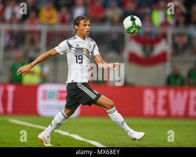 Klagenfurt, Deutschland. 2 Jun, 2018. Strecken zwischen Österreich und Deutschland, Fußball, Klagenfurt, Juni 02, 2018 Leroy SANE, DFB 19 treibt die Kugel, Action, full-size, ÖSTERREICH - DEUTSCHLAND 2-1 Fußball Freundschaftsspiel, Klagenfurt, Österreich, Juni 02, 2018, Saison 2017/2018 © Peter Schatz/Alamy leben Nachrichten Stockfoto