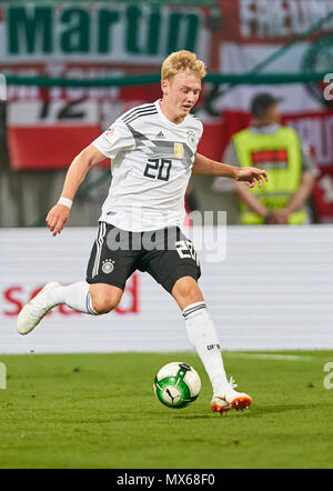 Klagenfurt, Deutschland. 2 Jun, 2018. Strecken zwischen Österreich und Deutschland, Fußball, Klagenfurt, Juni 02, 2018 Julian BRANDT, DFB 20 treibt die Kugel, Action, full-size, ÖSTERREICH - DEUTSCHLAND 2-1 Fußball Freundschaftsspiel, Klagenfurt, Österreich, Juni 02, 2018, Saison 2017/2018 © Peter Schatz/Alamy leben Nachrichten Stockfoto