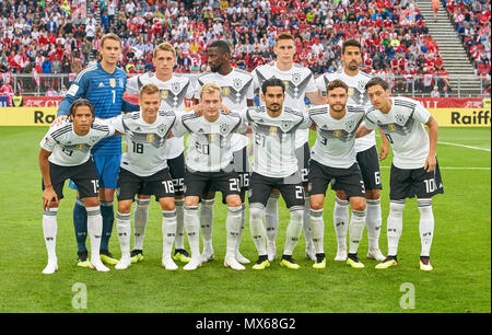 Klagenfurt, Deutschland. 2 Jun, 2018. Strecken zwischen Österreich und Deutschland, Fußball, Klagenfurt, Juni 02, 2018 Teamphoto: Manuel Neuer, DFB 1 Das 1:0 fiel, Nils PETERSEN, DFB 25 Antonio Rüdiger, DFB 16 Niklas SUELE, DFB 26 Sami Khedira DFB 6, vorne: Leroy SANE, DFB 19 Joshua KIMMICH, DFB 18 Julian BRANDT, DFB 20 Ilkay GUENDOGAN, DFB 21, Jonas HECTOR, DFB 3 Mesut OEZIL, DFB 10 ÖSTERREICH - DEUTSCHLAND 2-1 Fußball Freundschaftsspiel, Klagenfurt, Österreich, Juni 02, 2018, Saison 2017/2018 © Peter Schatz/Alamy leben Nachrichten Stockfoto