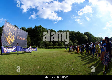 Burningfold, UK, 2. Juni, 2018. Eröffnungs Kylin Polo Match am Kylin Home Boden. Credit: Calvin Tan/Alamy leben Nachrichten Stockfoto