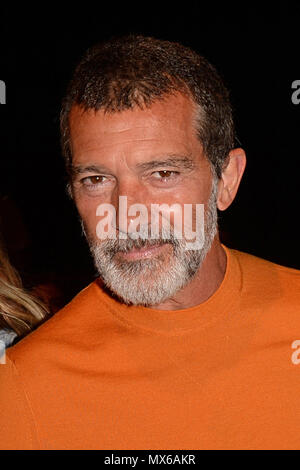 Miami, FL, USA. 02 Juni, 2018. Antonio Banderas besucht die Custo Barcelona Runway Show in Miami Fashion Week am Ice Palace Studios am 2. Juni in Miami Florida 2018. Quelle: MPI04/Medien Punch/Alamy leben Nachrichten Stockfoto