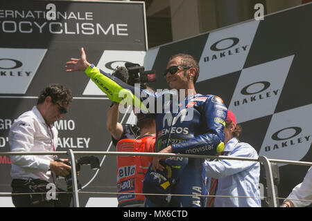 Scarperia, Italien. 3 Jun, 2018. Während des Rennens der MotoGP im Mugello Internationale Cuircuit für die sechste Runde der MotoGP-Weltmeisterschaft Gran Premio d'Italia Oakley am 3. Juni 2018 in Scarperia, Italien Quelle: Fabio Averna/Alamy leben Nachrichten Stockfoto