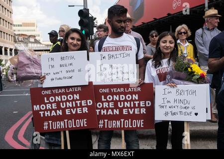 London, Großbritannien. 3. Juni 2018. Tribute an der Southwark Nadel zu einem Jahr seit der London Bridge und dem Borough Market Terroranschläge. : Claire Doherty/Alamy leben Nachrichten Stockfoto