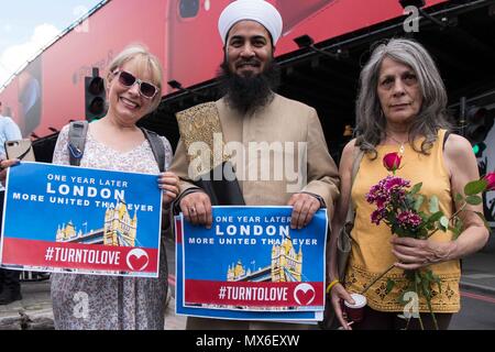 London, Großbritannien. 3. Juni 2018. Tribute an der Southwark Nadel zu einem Jahr seit der London Bridge und dem Borough Market Terroranschläge. : Claire Doherty/Alamy leben Nachrichten Stockfoto